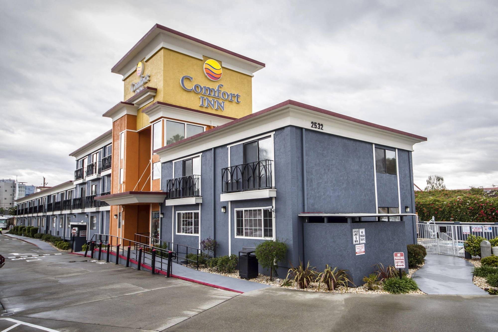 Comfort Inn Castro Valley Exterior photo